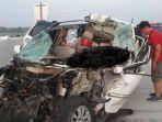 mobil-terios-tabrak-fuso-di-tol-pejagan-pemalang.jpg