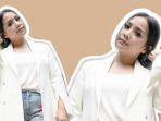 nagita-slavina-saat-masak-dengan-rambut-di-roll.jpg