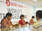 nasabah-mendapatkan-layanan-di-bank-ocbc-nisp-cabang-batam.jpg