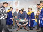 nurdin-wisuda-mahasiswa-uniba.jpg