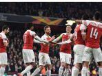 para-pemain-arsenal-merayakan-gol.jpg