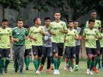 para-pemain-persebaya-menjalani-sesi-latihan-lawan-tira-persikabo-di-8-besar.jpg