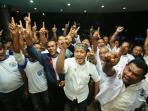 para-simpatisan-paslon-gubernur-kepri-sani-nurdin-sanur_20151125_093017.jpg