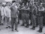 pasukan-cakrabirawa-pengawal-presiden-soekarno_20170930_114843.jpg