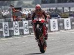 pebalap-repsol-honda-marc-marquez-saat-melaju.jpg