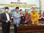 pelaksana-tugas-plt-gubernur-kepri-isdianto-usai-menyampaikan-pidato.jpg