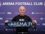 pelatih-asal-argentina-mario-gomez-resmi-menjadi-pelatih-arema-fc.jpg