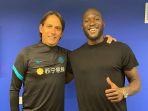 pelatih-inter-milan-simone-inzaghi-bersama-romelu-lukaku.jpg