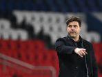 pelatih-paris-saint-germain-psg-asal-argentina-mauricio-pochettino-memberikan-instruksi.jpg