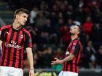 pemain-ac-milan-tampak-kecewa-dikalahkan-lazio.jpg