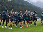 pemain-napoli-menjalani-latihan-pra-musim-dengan-jersey-musim-2020-2021.jpg