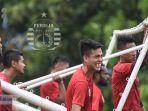 pemain-persija-jakarta-latihan.jpg