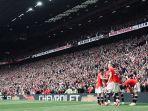 penonton-di-old-trafford-diwajibkan-sudah-divaksin-dua-kali.jpg
