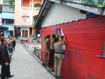 penurunan-alat-peraga-kampanye_20150902_210949.jpg