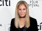 penyanyi-barbra-streisand-memberikan-sahamnya-di-disney-untuk-putri-george-floyd.jpg