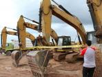 penyegelan-alat-berat-di-lokasi-reklamasi-di-batam2_20160518_215713.jpg