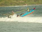 perahu-nelayan-menerjang-ombak_20161007_112508.jpg