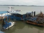 perbaikan-di-pelabuhan-karimun_20160524_233254.jpg