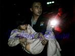petugas-membopong-dayang-saat-pertama-kali-ditemukan_20160302_221519.jpg<pf>sejumlah-warga-membantu-mencari-keberadaan-dayang-yang-dinyatakan-hilang_20160302_221216.jpg