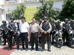 polda-kepri-mengerahkan-40-anggota-polisi-dalam-tim-panther_20150413_173939.jpg