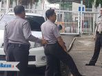polisi-sudah-standby-untuk-mengawal-aksi-buruh-1-mei_20180501_084844.jpg