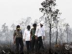 presiden-ri-joko-widodo-saat-mengunjungi-kebakaran-hutan-di-sumatera-selatan.jpg