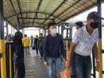 puluhan-penumpang-baru-tiba-di-pelabuhan-domestik-karimun.jpg
