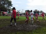 ratusan-anak-asal-batam-yang-mendapatkan-pelatihan-sepak-bola-darui-csr-coca-cola-di-tanjungriau_20160723_161038.jpg