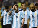 reaksi-lionel-messi-tengah-dan-rekan-rekannya-di-timnas-argentina_20171006_155045.jpg