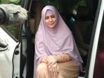 risty-tagor-saat-datang-ke-pengadilan_20160311_113015.jpg
