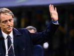roberto-mancini-menunjukkan-reaksi-kecewa-setelah-italia-kalah.jpg