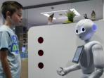 robot-pepper-sedang-berbicara-dengan-seorang-anak_20160616_104532.jpg
