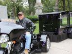 ron-coach-menaiki-moge-harley-davidson.jpg