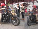 salah-satu-pengunjung-yang-sedang-menjajal-harley-davidson_20160120_130344.jpg