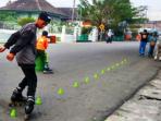 sedang-bermain-sepatu-roda-di-selatpanjang-meranti_20150919_143356.jpg