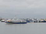 sejumlah-kapal-ferry-rute-internasional-tengah-berlabuh-di-depan-pelabuhan-batam-center.jpg
