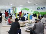 sejumlah-pelanggan_20180609_171020.jpg