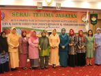 serah-terima-jabatan-ketua-dharma-wanita-kepri_20170131_121457.jpg