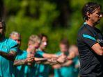 simone-inzaghi-memimpin-latihan-pra-musim-pemain-inter-milan.jpg