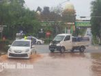 simpang-bandara-masih-tergenang-air-polisi-urai-kemacetan_20171114_094257.jpg