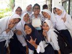 siswa-smp-3-batam-bersama-guru.jpg