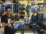 staff-3-second-saat-menunjukkan-koleksi-denim.jpg