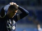 striker-juventus-asal-portugal-cristiano-ronaldo-menunjukkan-reaksi-kecewa.jpg