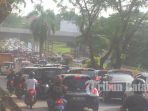 suasana-lalu-lintas-di-simpang-jam-jumat-pagi_20171124_075707.jpg