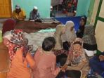 suasana-rumah-duka-orangtua-korban-pemukulan-anak-hingga-tewas_20170328_102802.jpg