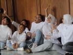 sule-dan-nathalie-holsher-foto-bareng-anak-anak.jpg