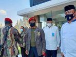 tabur-bunga-di-taman-makam-nasional-umum-kalibata.jpg
