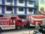 toko-kue-sweet-di-jalan-bakar-batu-tanjungpinang-terbakar_20151105_085601.jpg