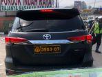 toyota-fortuner-yang-jadi-mobil-pengawalan-dengan-berkendara-secara-ugal-ugalan.jpg