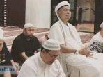 ustaz-arifin-ilham-saat-shalat-berjamaah-di-masjid-di-penang-malaysia.jpg